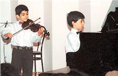 Μαθητές βιολιού και πιάνου